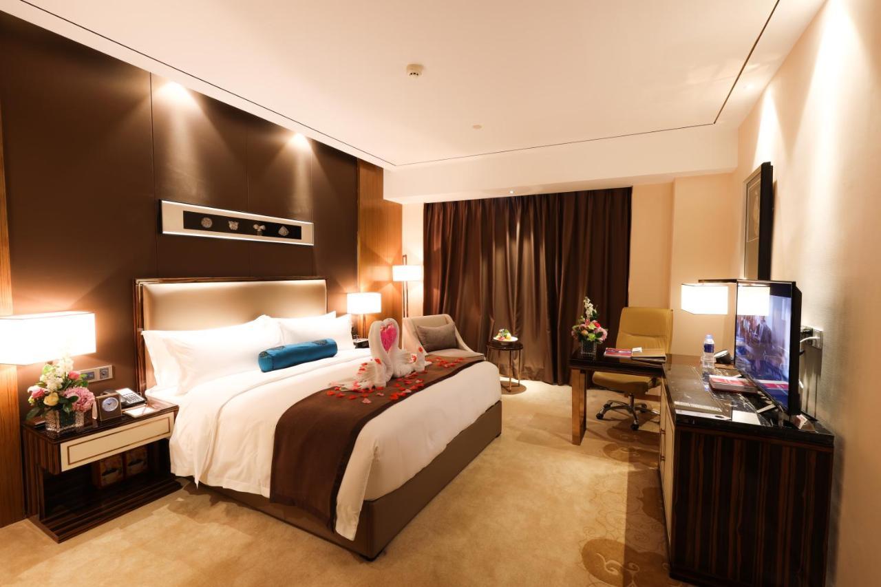 Argyle Grand Hotel Xingyi  Экстерьер фото
