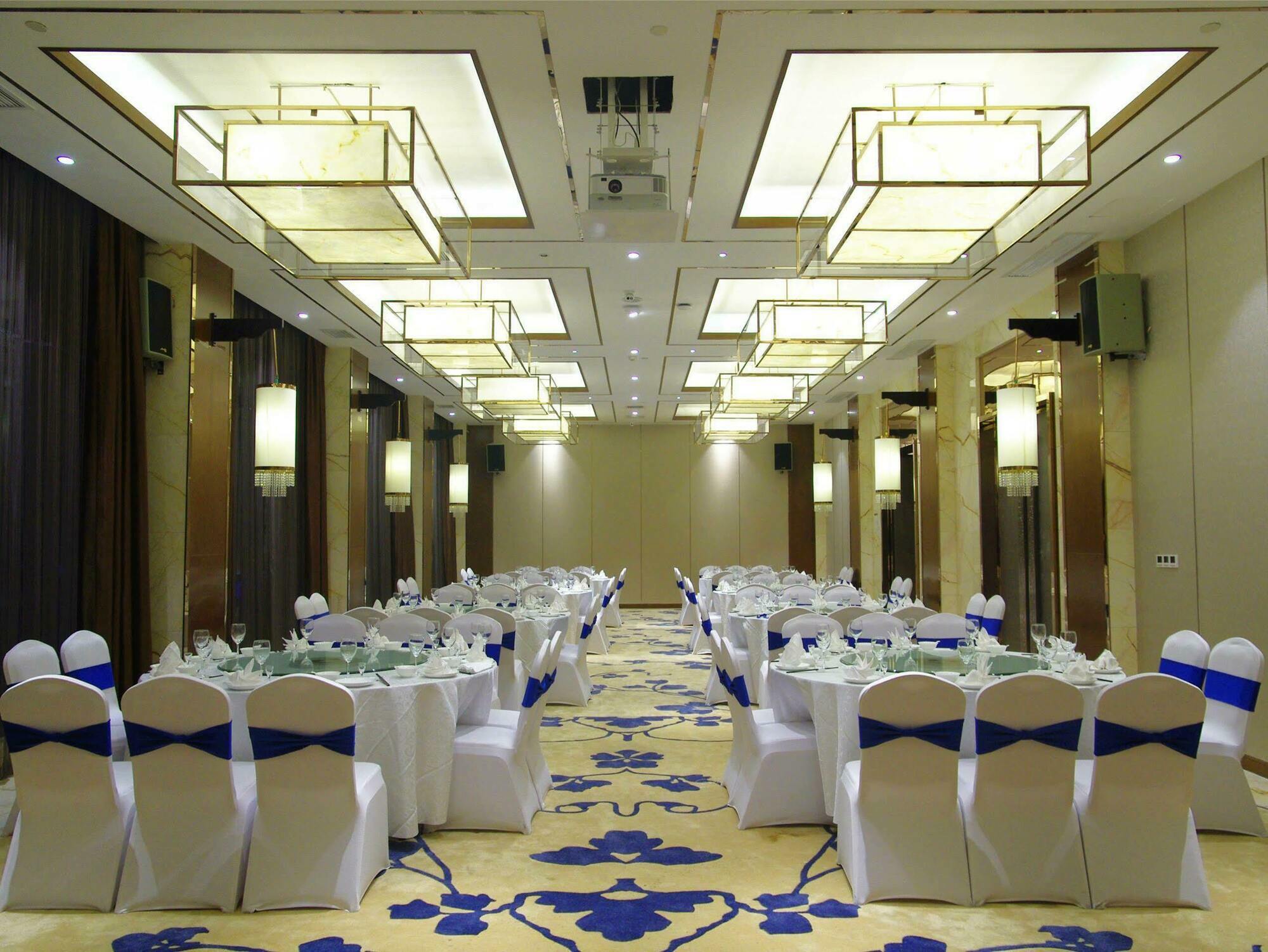 Argyle Grand Hotel Xingyi  Экстерьер фото